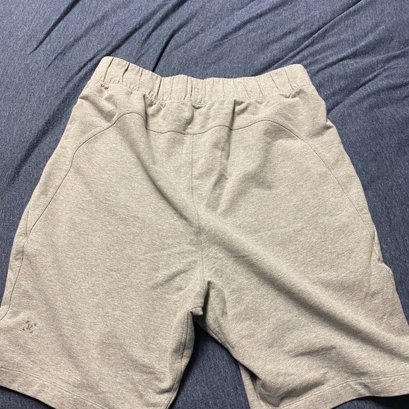 Mens Lululemon Grey sweat shorts 9 inch - Picture 2 of 2